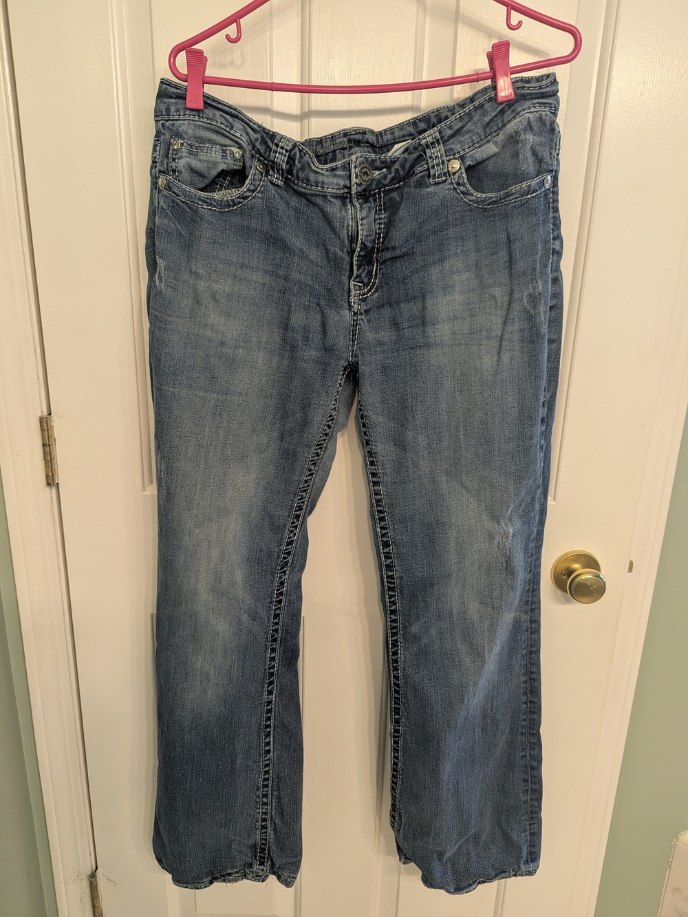 Straight-Leg Women's Jeans in Faded Blue